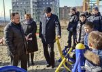 Мэр Владивостока проверил ремонт дворов и установку детских площадок