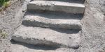 Лестницы на нескольких улицах Первореченского района восстановят за счет недобросовестных строителей