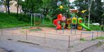 Новый металлический забор появился вокруг детской площадки у дома ул. Тухачевского,58
