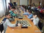 За шахматные столики сели более 50 школьников из Владивостока, Артема, Уссурийска и поселка Новошахтинский