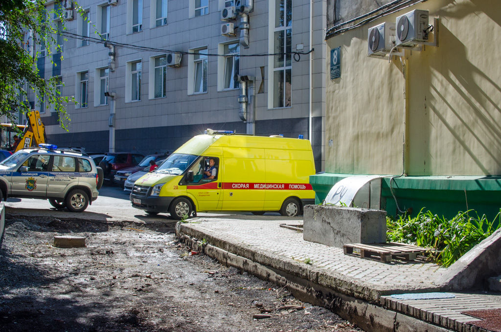 Ремонтные работы ведутся на улице Ильичева