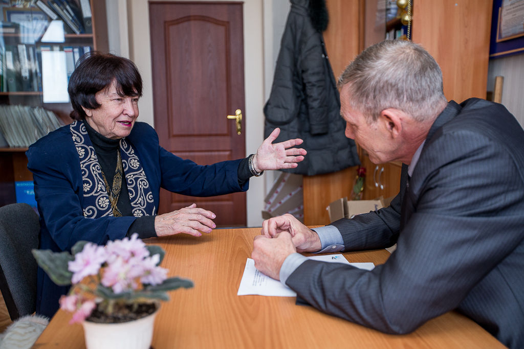 Председатель общественной организации "Дети войны" Первореченского района Альбина Антонова тоже посетила приемную Юрия Корсакова