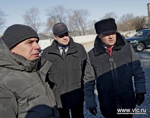 Игорь Пушкарёв проверяет ход строительства сквера