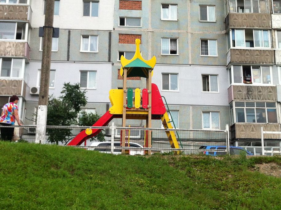Детская площадка на улице Карбышева, 26